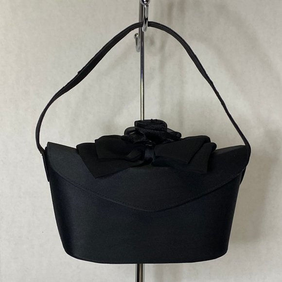 FINAL CHANCE! CLOSET CLOSING! - Picture 2 of 11